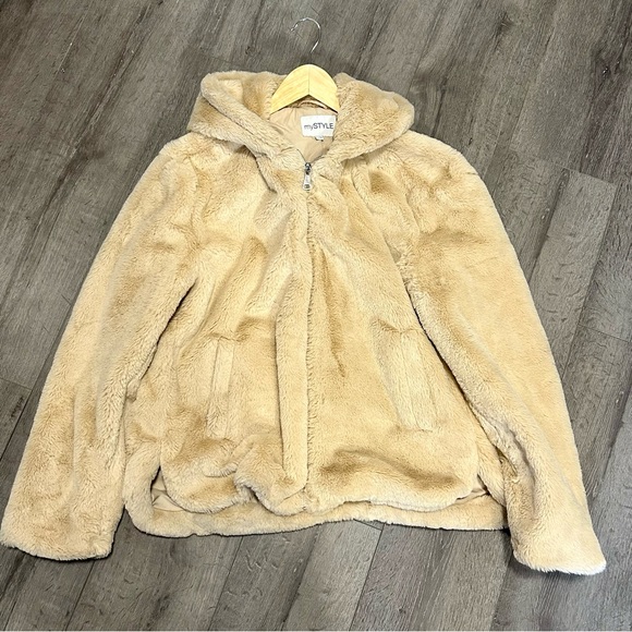 3 for $20 Super soft, faux fur, plushy hoodie. Lined, Roomy & warm. Size L - Picture 1 of 8